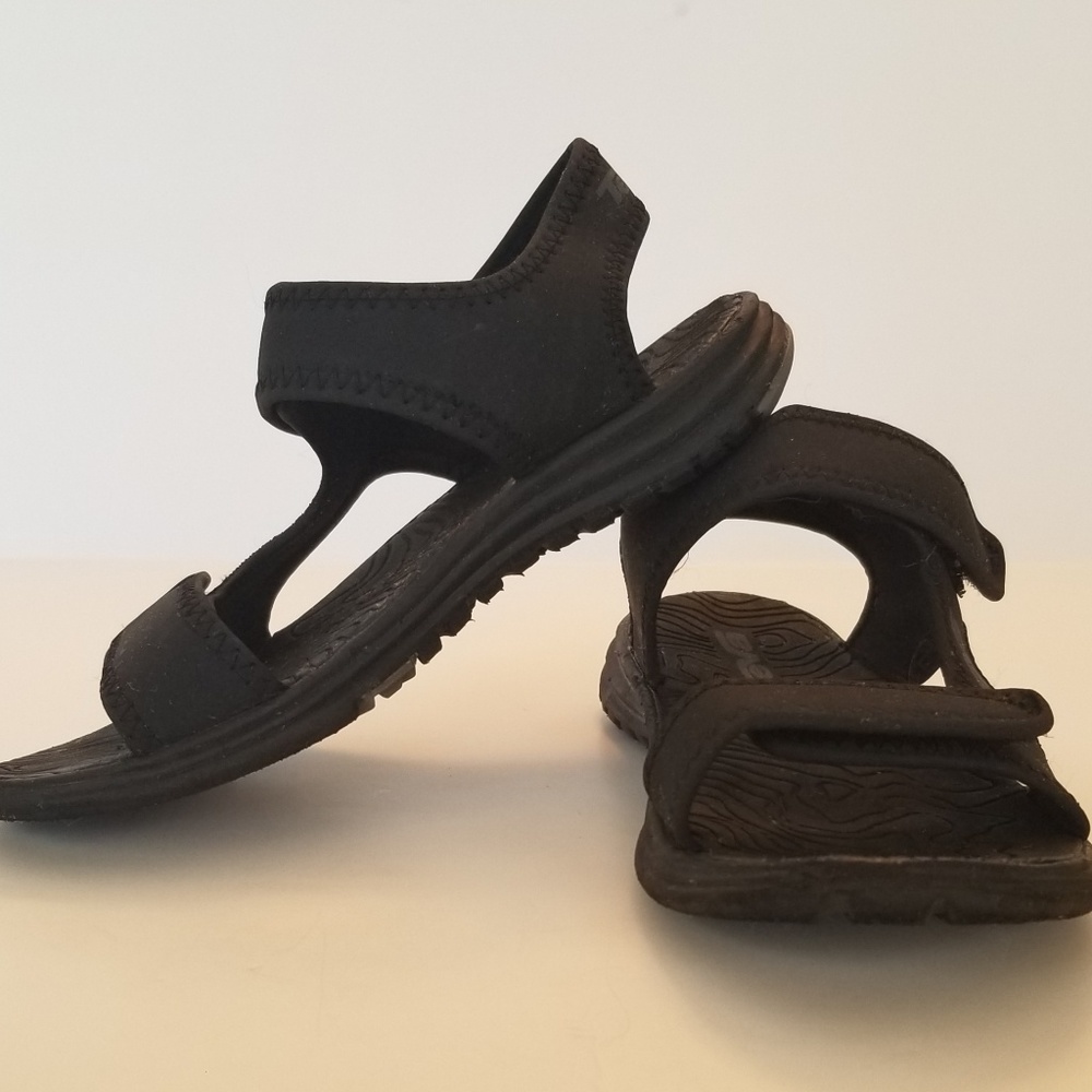 Kids Tevas Size 13 Black